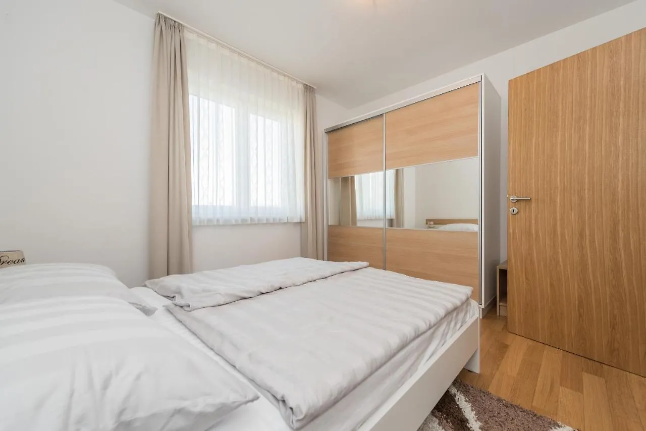 Apartments Sun And Sea Privlaka Hırvatistan