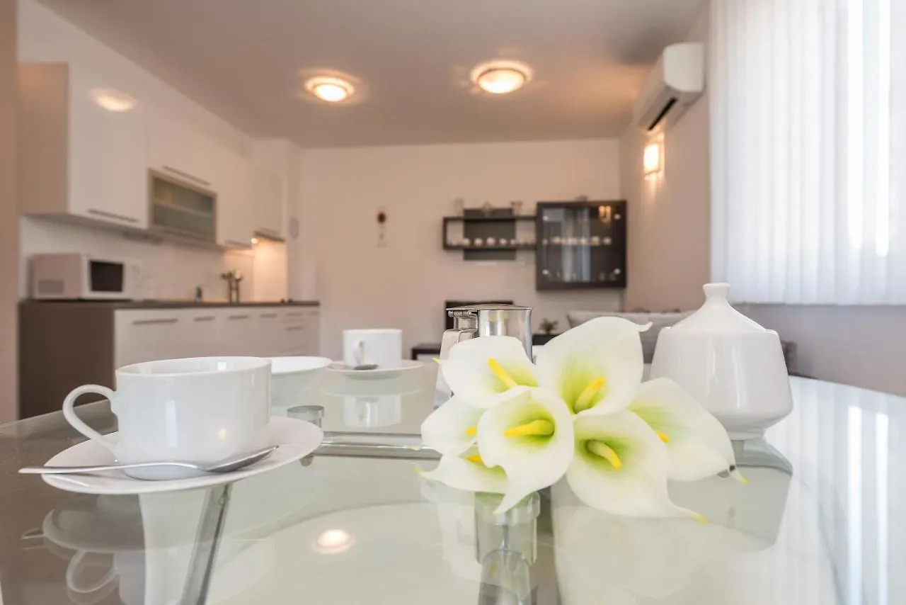 Apartments Sun And Sea Privlaka Hırvatistan